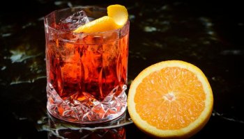 Making the classic Negroni cocktail