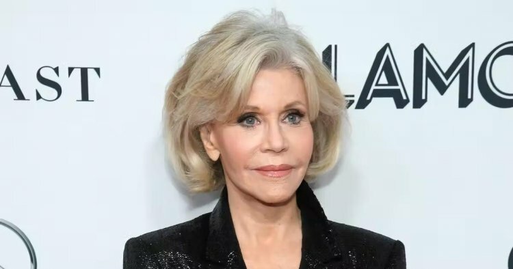 Jane Fonda says “I’m a big fan of vibrators” | Everyone sent her vibrators at Christmas!
