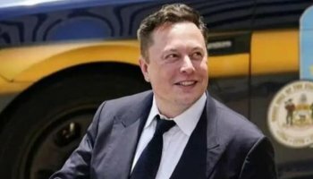 Elon Musk breaks his Twitter silence