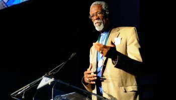 Kareem Abdul-Jabbar Says Late NBA Legend Bill Russell “Leaves A Giant Example For Us All”