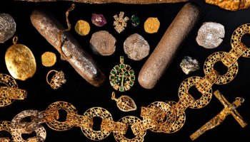 Priceless treasure! In 350 years old, Spanish shipwreck treasure was found!