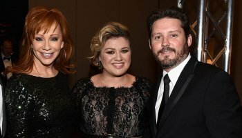 Kelly Clarkson Divorces Stepson of Reba McEntire