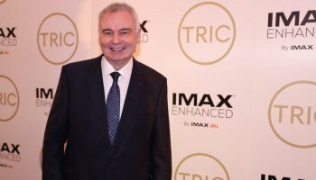 Eamonn Holmes weight loss as he snaps Selfies with a walking stick