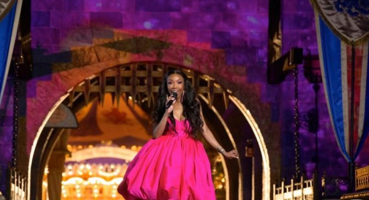 Watch Brandy Get Off World Princess Week At Disneyland With An Extraordinary Performance Of
