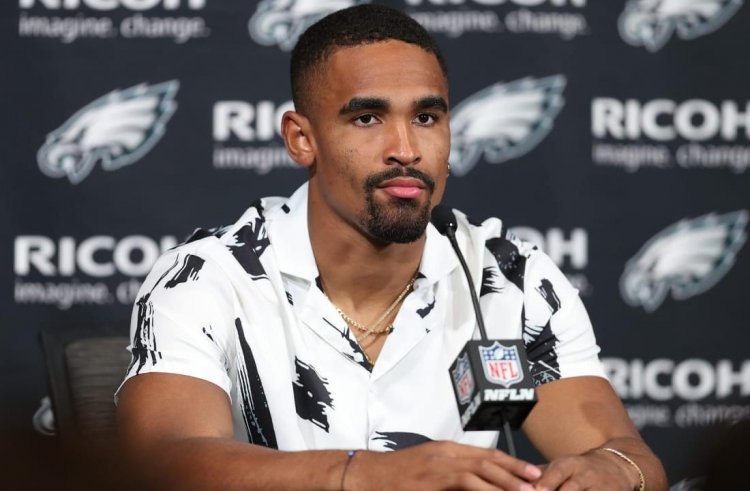 Jalen Hurts Net Worth 2023: Philadelphia Eagles Salary, NFL Contract –  StyleCaster