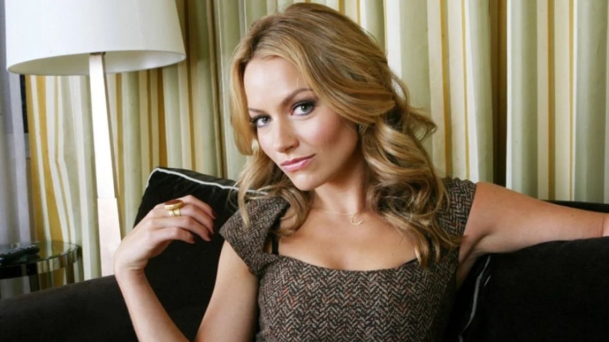 Becki Newton A Rising Star In Comedy, Everything You Need To Know About Her  Memorable Tv Shows And Comedy Career - FactsWOW