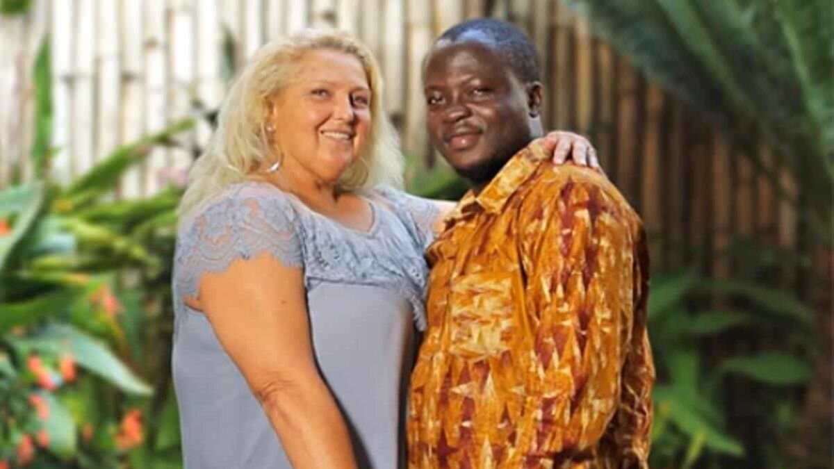  Who is the man in the video?