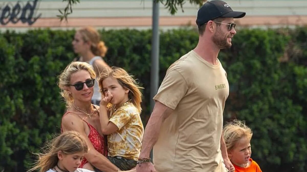 Red Carpet Moment With Twins