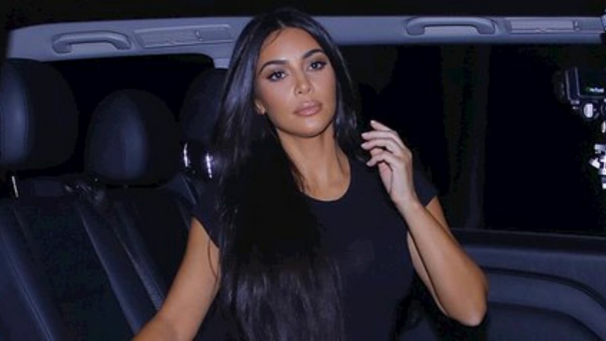 Kim Kardashian hears music in the car